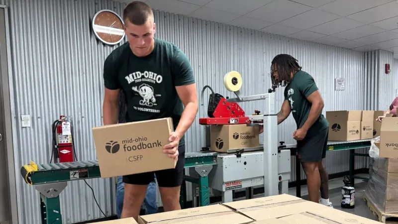 Ohio State football players volunteer to pack meal boxes at Mid-Ohio Food Collective