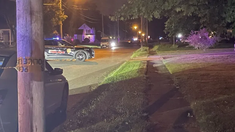 Police investigate shooting in Newark