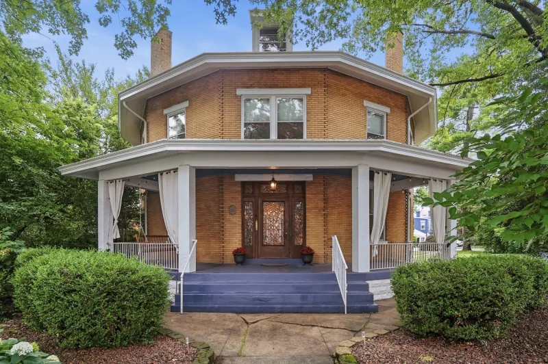 A Twelve-Sided 1900s Home in Ludlow