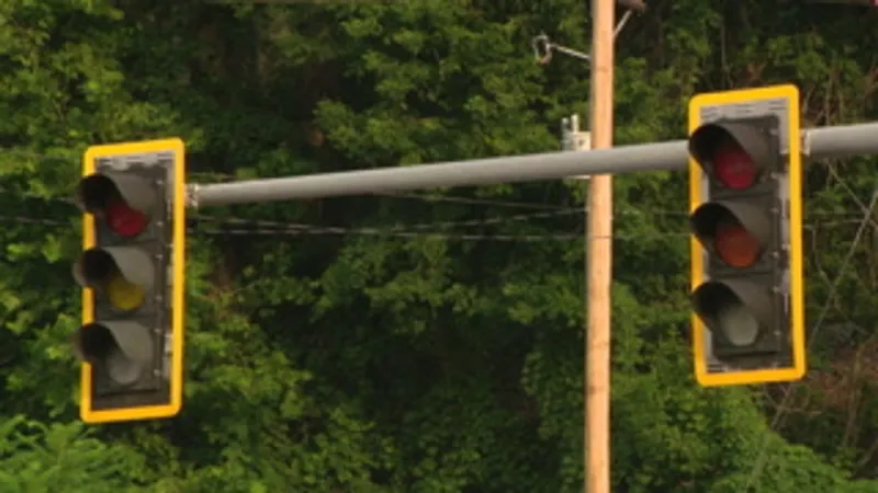 Crash knocks out traffic lights at busy Steubenville intersection on state Route 7
