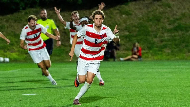89th-Minute Penalty Lifts Men's Soccer Over Western Michigan, 2-1