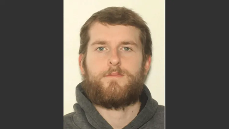 Officer stabbed in neck in Sandusky County; suspect on the run