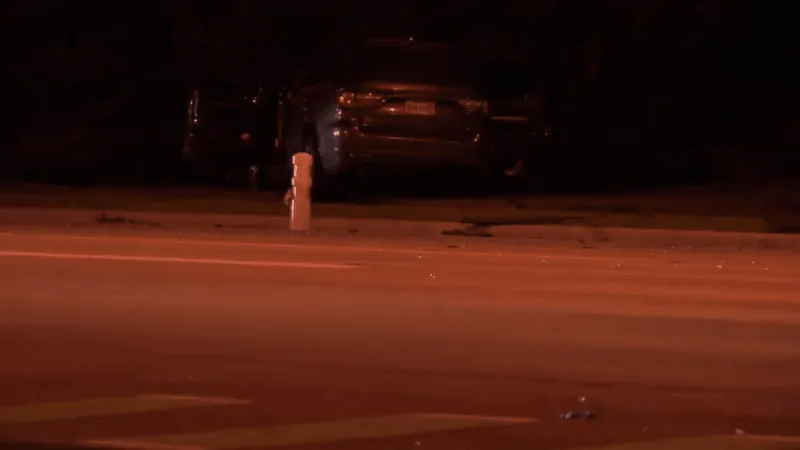 19-year-old killed, 2 hurt in late-night crash