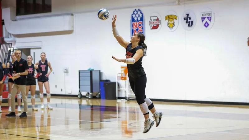Volleyball Secures First Win in Straight Sets over Capital