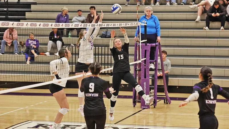 Volleyball: Zinser picks up first win, as the Owls split matches in Tiffin