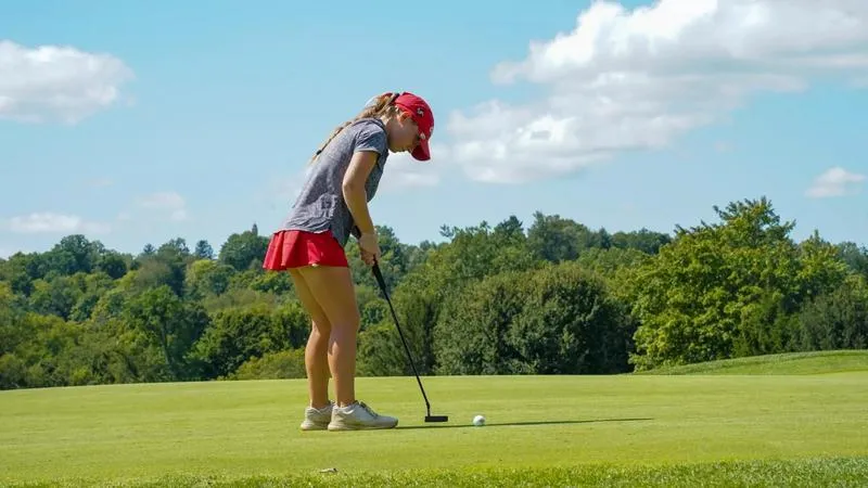 Dickson leads women's golf in fall debut