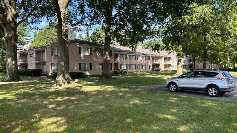 Country Club Manor Apartment Building in Warren Sells for $2.7M