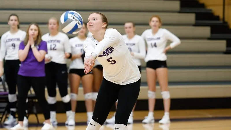 Volleyball: Owls split pair of five-set thrillers at Franklin Invitational