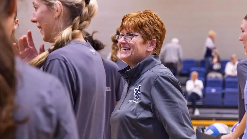 Volleyball Wins Two of Three in the Windy City