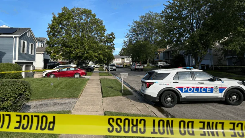 2 found dead on Southeast Side in murder-suicide after child called 911