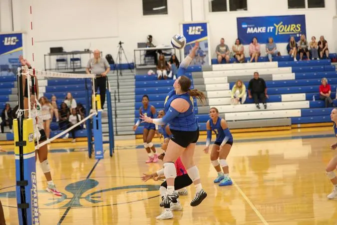 Arrows Battle Malone in Three-Set G-MAC Loss