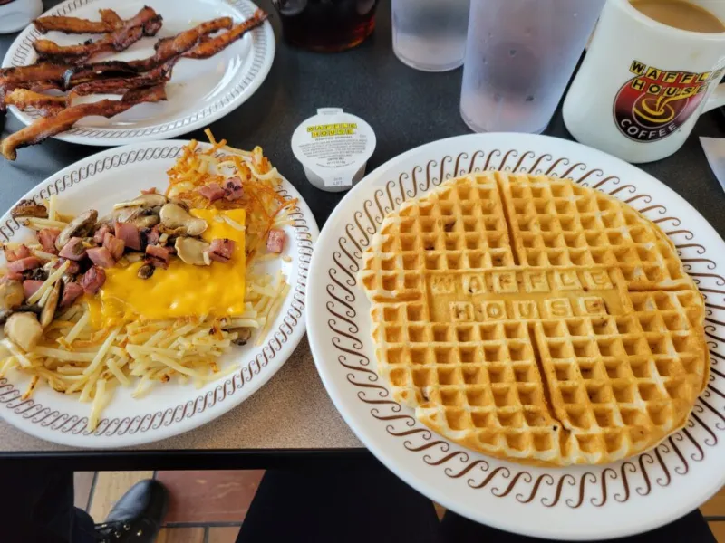 National 24 hour brunch chain opens new Central Ohio eatery