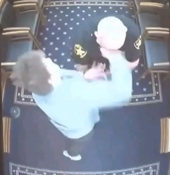 VIDEO: Ohio Man breaks free from handcuffs, punches deputies, and attempts courthouse escape