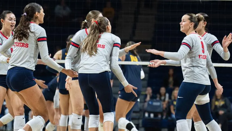 Volleyball Outlasts Toledo For A Five-Set Win