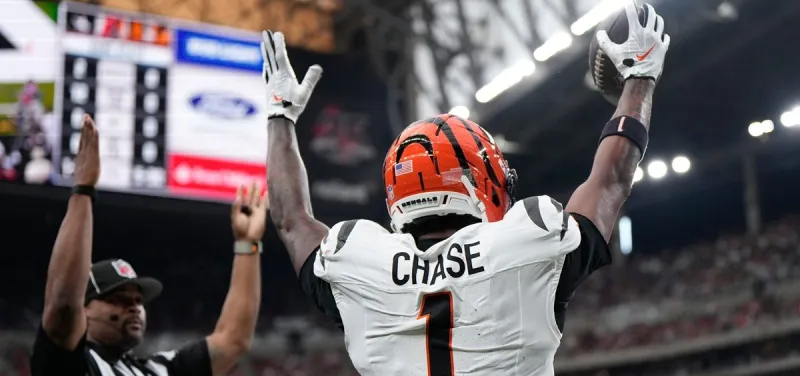 Ja'Marr Chase scores 2 TDs on passes from Joe Burrow to lead the Bengals past the Texans 20-6
