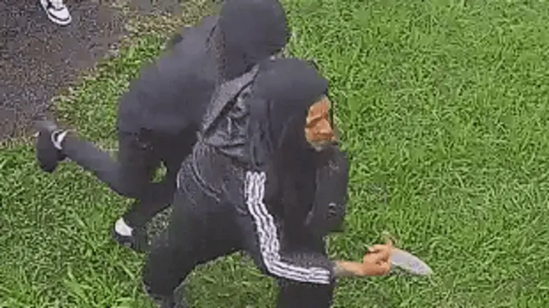 Columbus police search for 3 suspects after Hilltop robbery