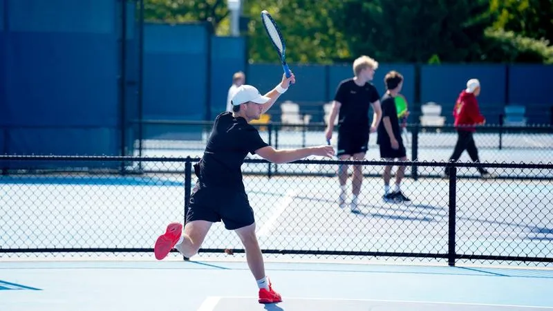 Men's tennis opens fall season with resounding 7-0 win