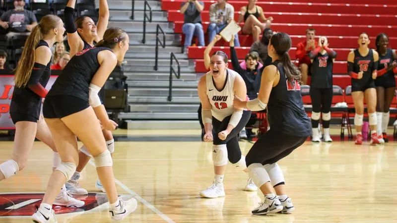 Bishops Use 15-Point Third-Set Run to Finish Off Sweep of JCU