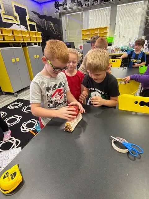 Hardin Northern Students Build Towers in STEM Challenge