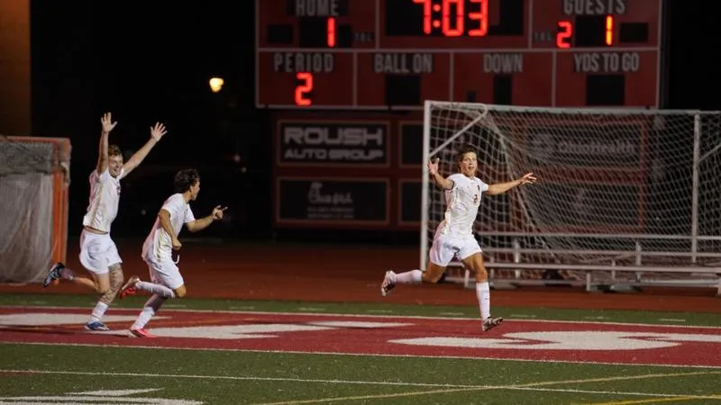 Men's soccer scores two late goals; defeats Wittenberg 2-1