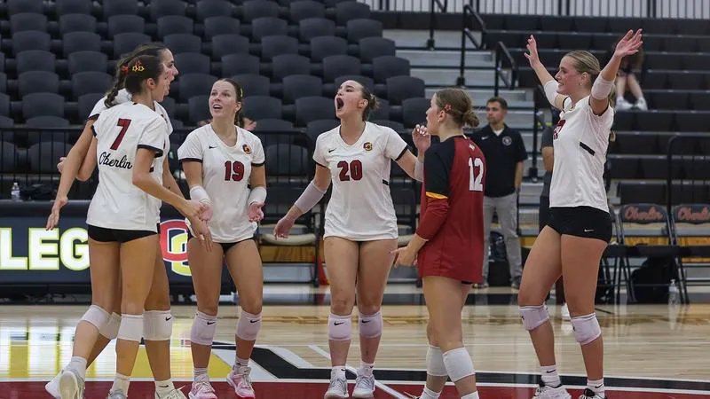 Volleyball Captures the Comets