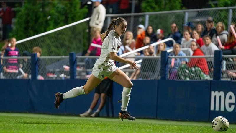 Women's Soccer Welcomes La Salle For Alumnae Night
