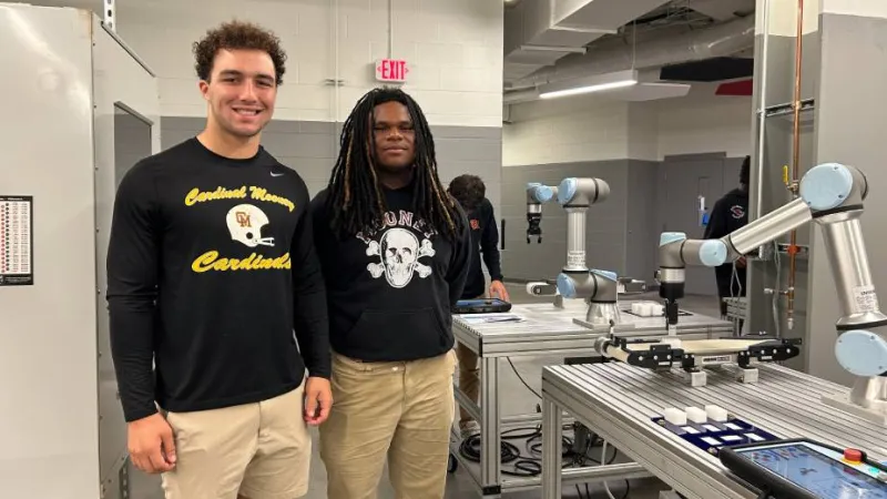 Students Get Hands-On Look at Manufacturing