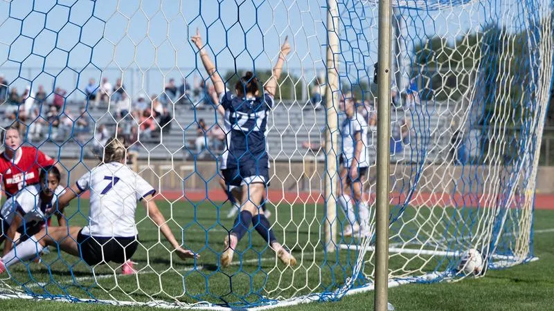 Lady Jackets dominant in Homecoming weekend victory
