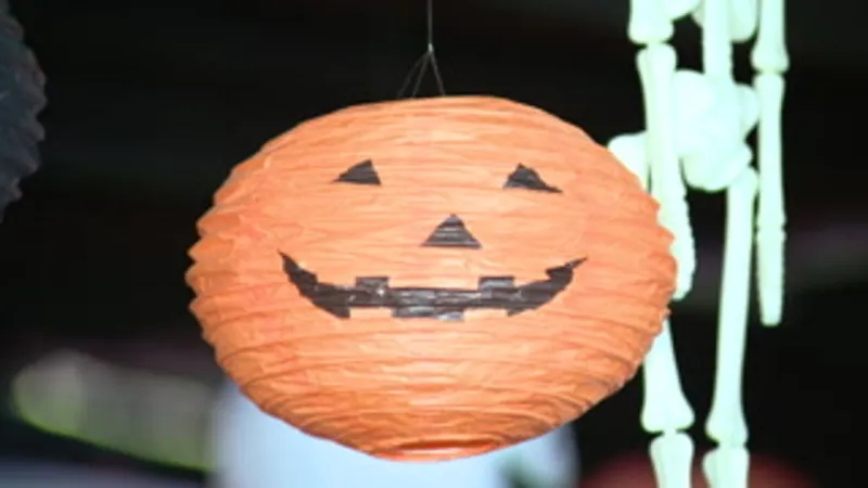 Jingle Bar opens Halloween pop-up, will close 10 days before December season