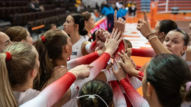Saint Louis Snaps Volleyball's Seven-Match Win Streak