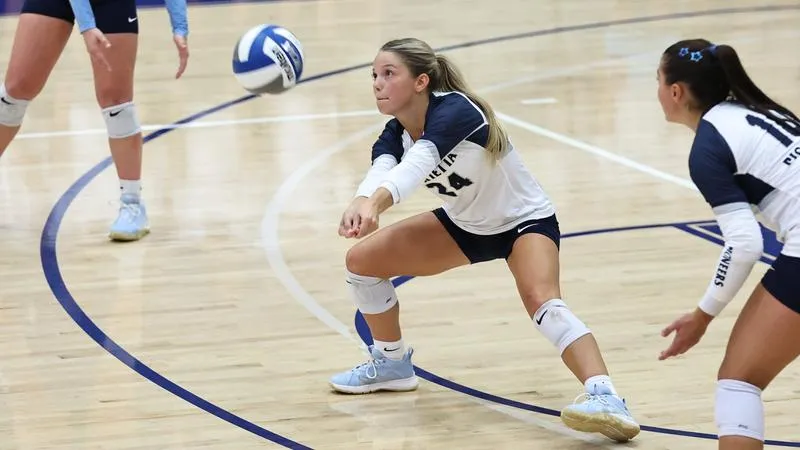 Volleyball defeats Wilmington in straight sets to stay undefeated in OAC Play
