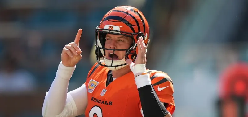 Joe Burrow throws 4 TDs as Bengals beat the Dolphins 31-24