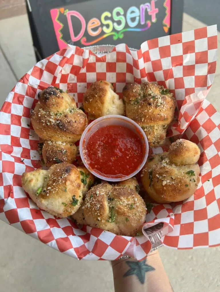 This local pizzeria has the second-best garlic knots in America, according to International Pizza judges