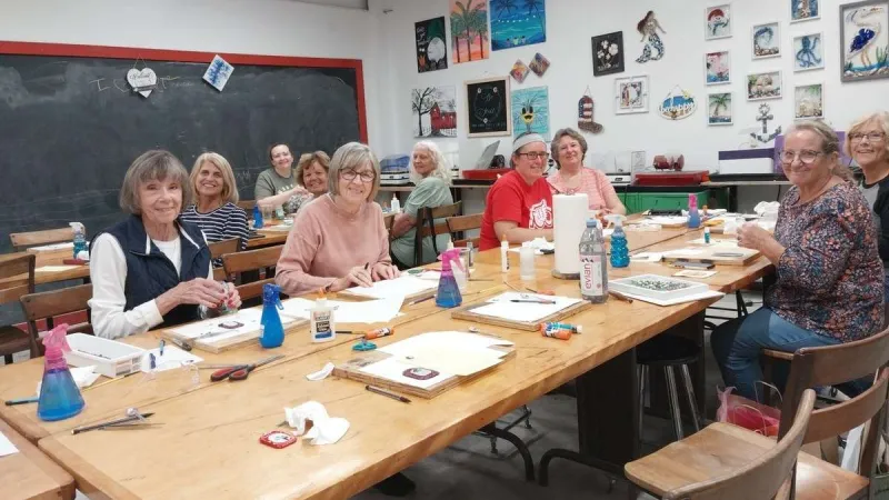 Three Arts Club Makes Glass Christmas Ornaments At Edon's Mudsock Glass