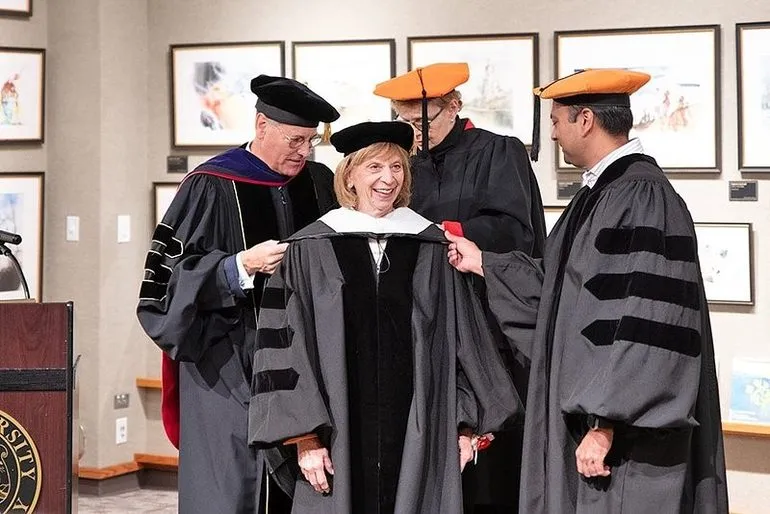 University of Findlay Awards Ohio's First Lady Fran DeWine Honorary Doctorate