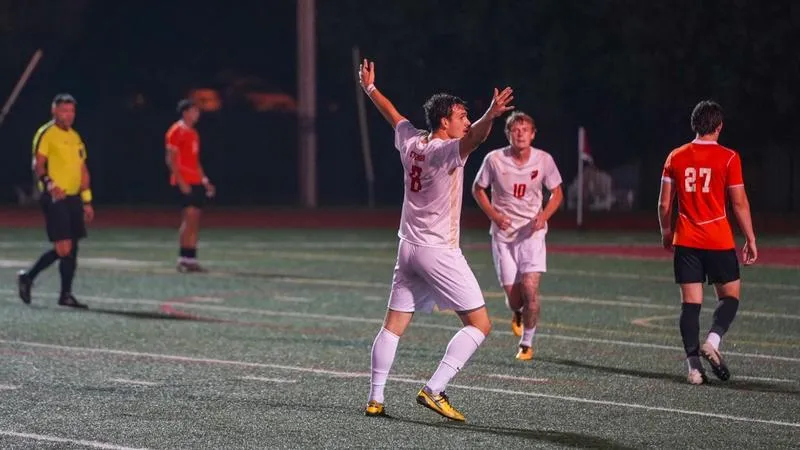 Men's soccer blanks the Berg, 3-0