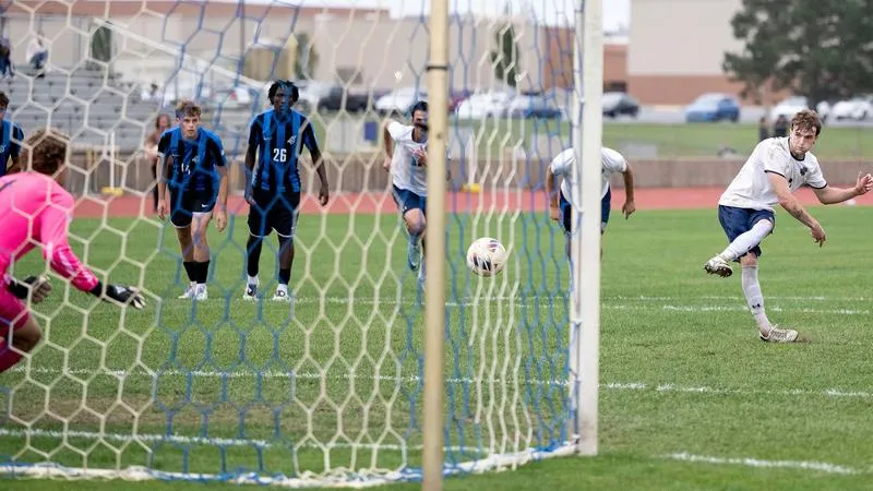 Yellow Jackets overtake Thomas More with wild finish