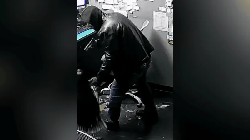 Police search for two suspects after violent robbery in North Columbus