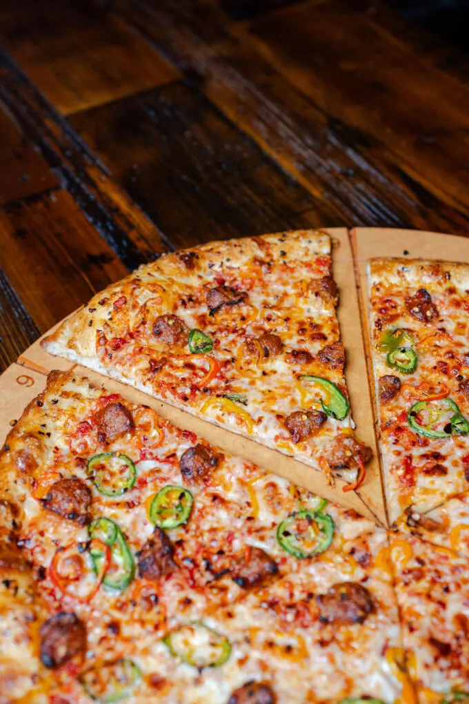 Ohio eatery releases 'hottest pizza on Earth,' waiver required to try