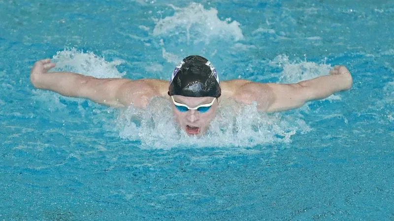 Men's Swimming and Diving: Karnitz crowned NCAC Athlete of the Week