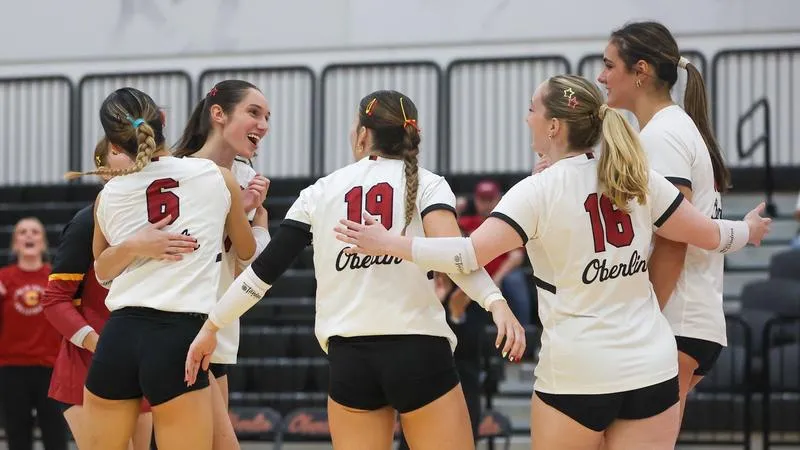 Peters Posts Career-High Night as Volleyball Sweeps Kenyon 3-0