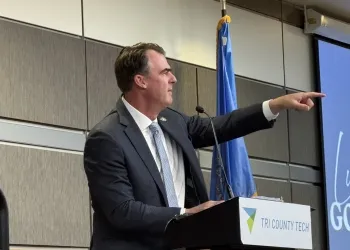 Gov. Stitt Touts Accomplishments at Bartlesville Luncheon