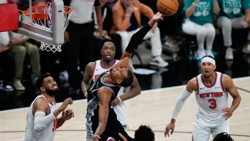 Spurs blow 14-point lead, fall to Knicks in Game 1 of NBA Finals
