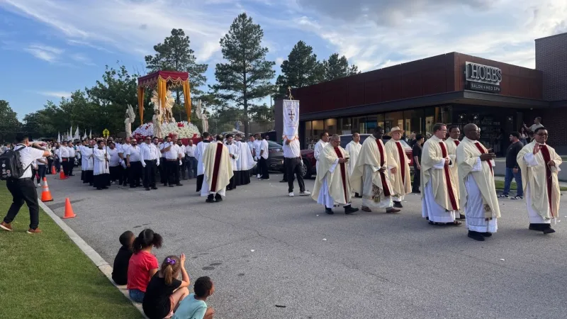 Tulsa Catholics mark Feast of Corpus Christi with procession through city