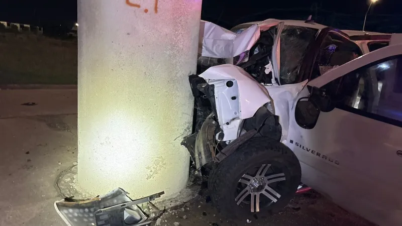 Police: Road rage suspect crashes into concrete pillar, suffers injuries