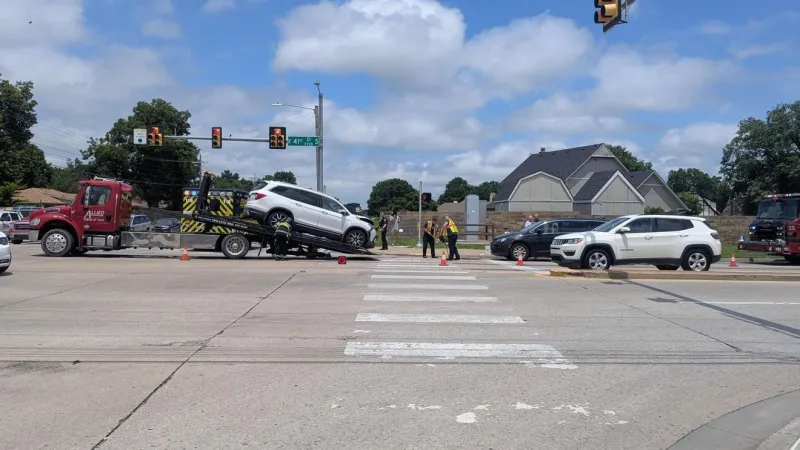 Tulsa Police respond to three-car crash near 41st Street and Mingo Road