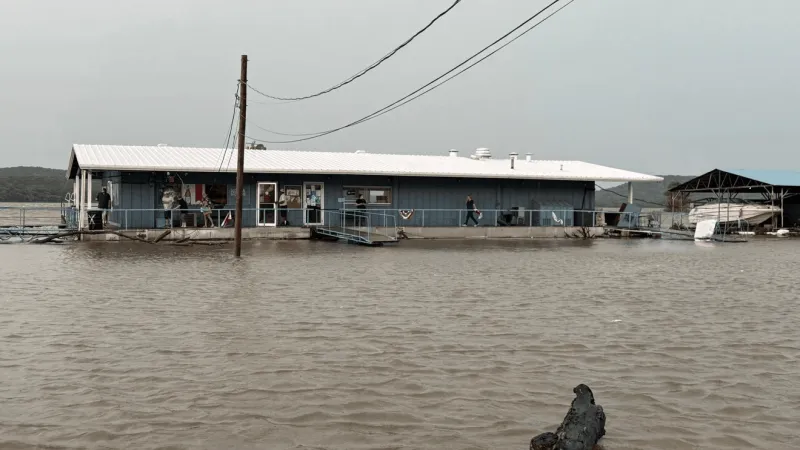 17 rescued after storm damages Whitehorn Cove Marina in Wagoner County