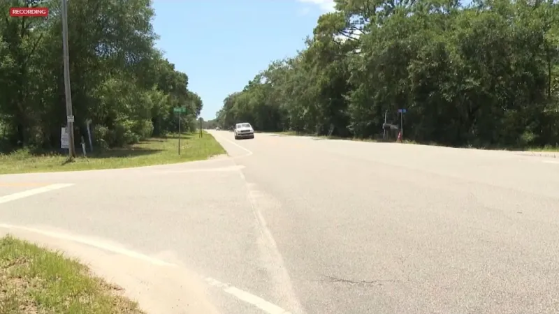 Alabama police probe death of Oklahoma woman who fell from moving car