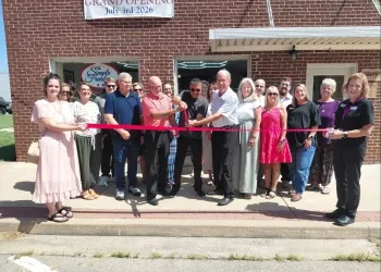 Simple Freedom Celebrates Ribbon Cutting in Dewey
