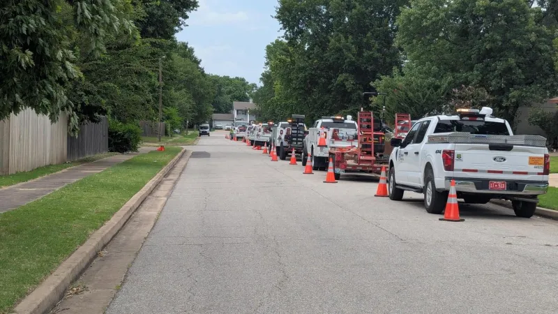 Firefighters, Oklahoma Natural Gas respond to gas leak in Broken Arrow
